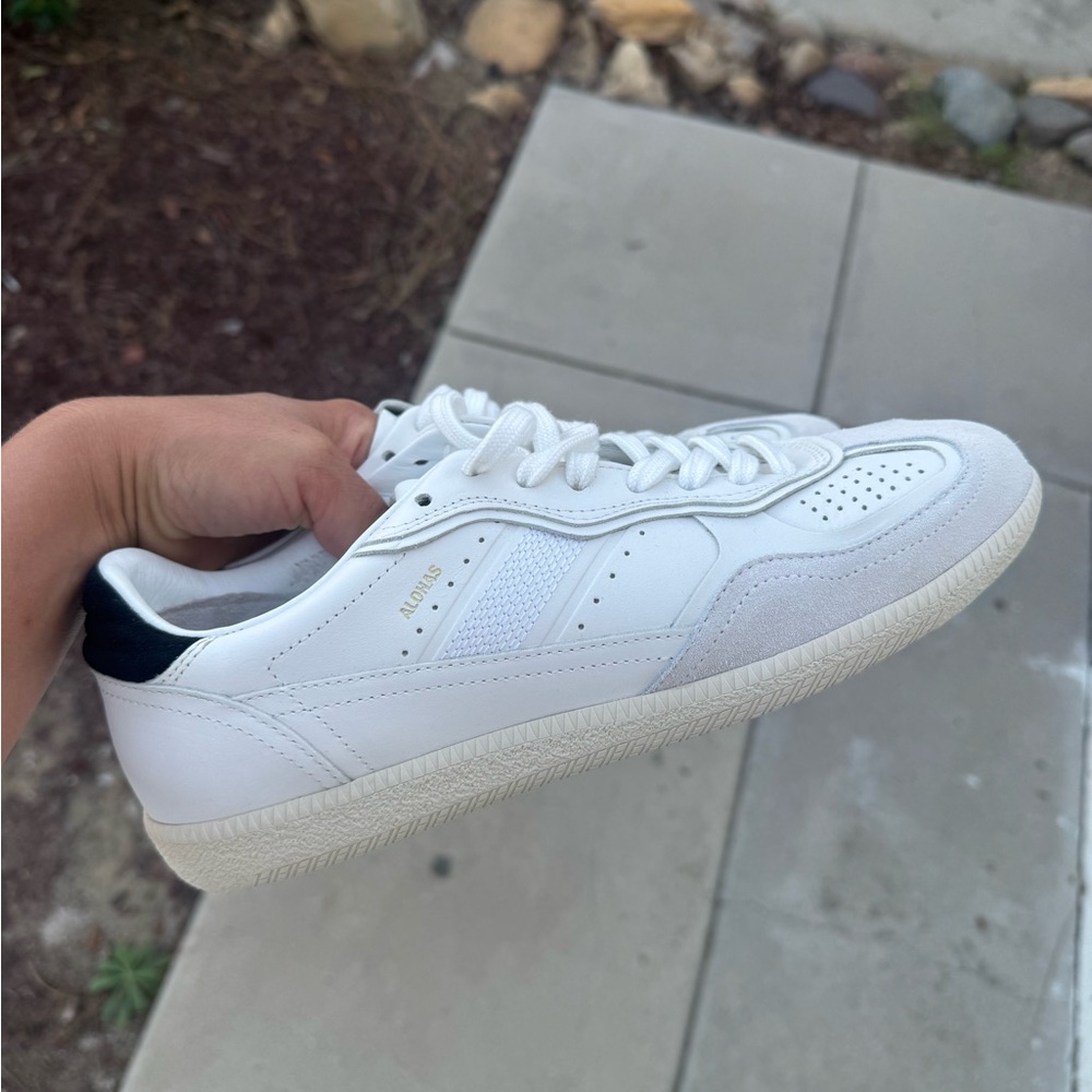 ALOHAS Women’s White and Black Sneakers New Size 9 (40).